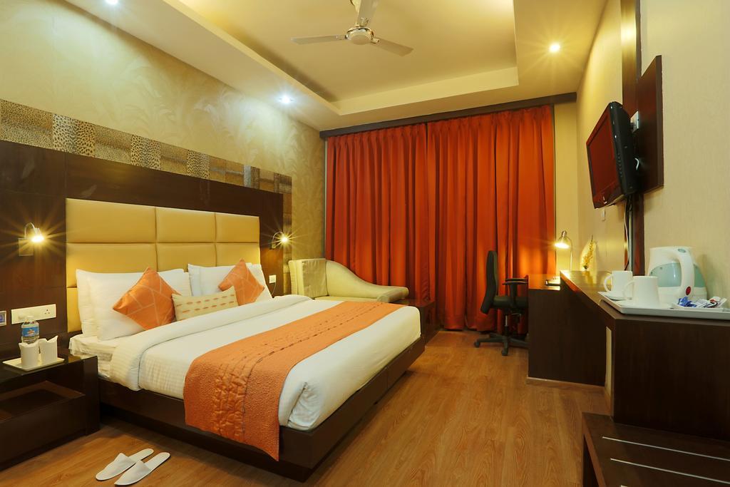 Hotel Corporate Regency Nueva Delhi Exterior foto