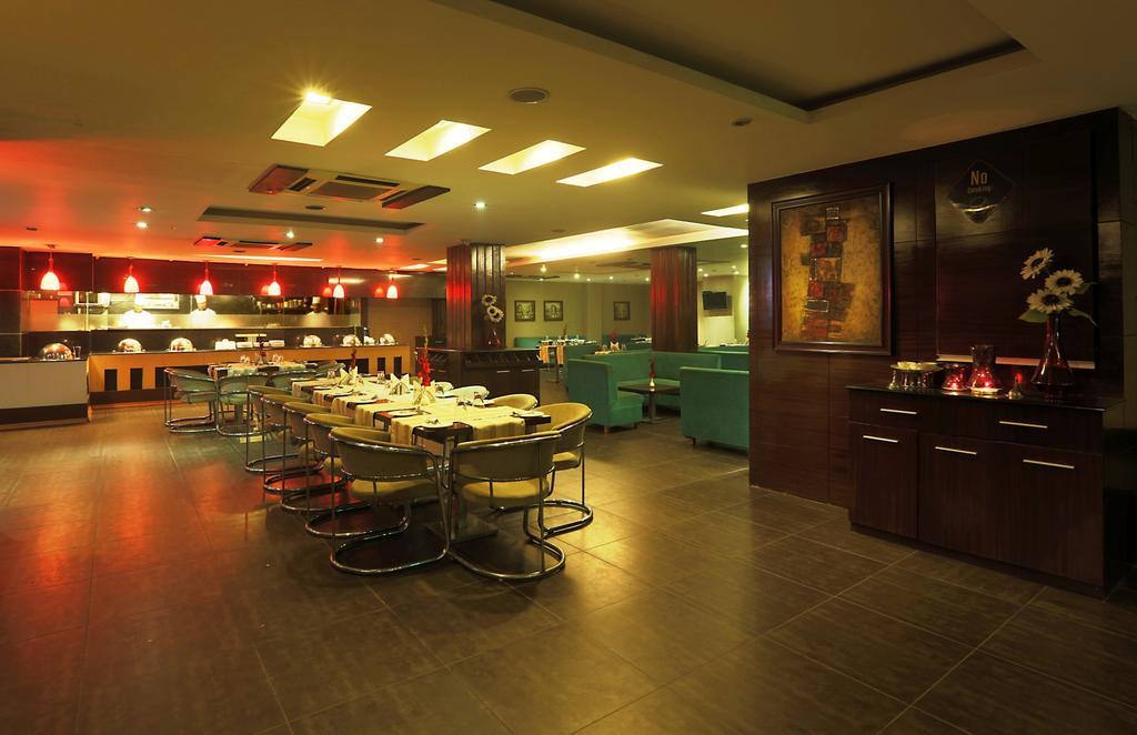 Hotel Corporate Regency Nueva Delhi Exterior foto
