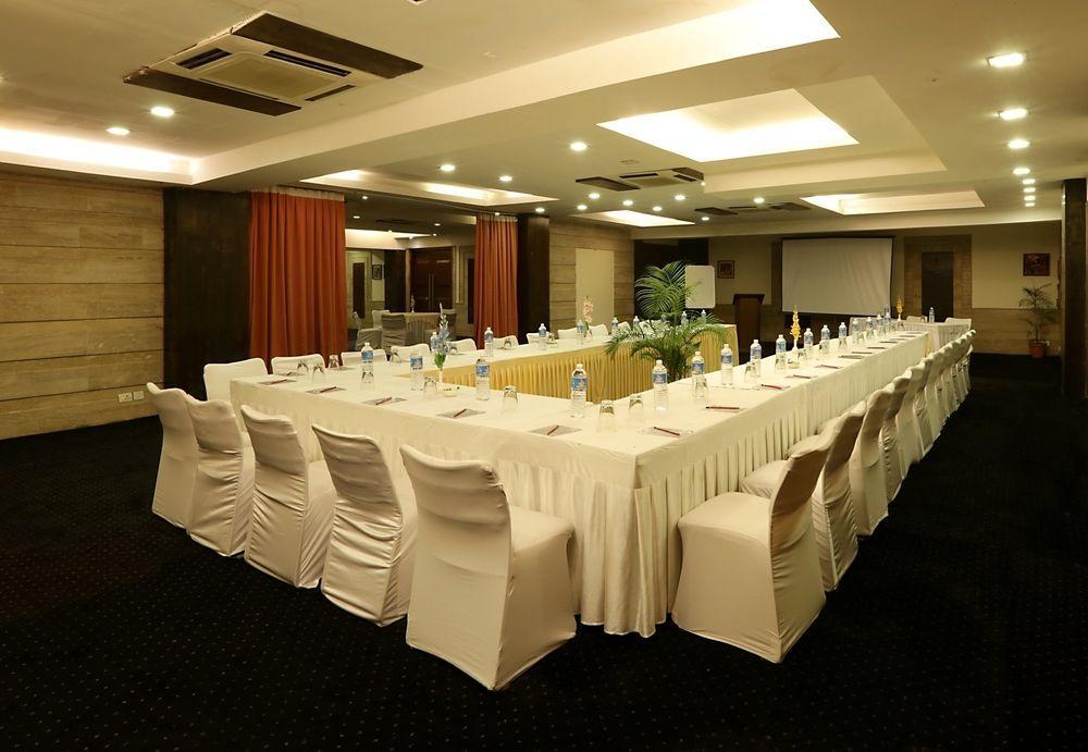 Hotel Corporate Regency Nueva Delhi Exterior foto